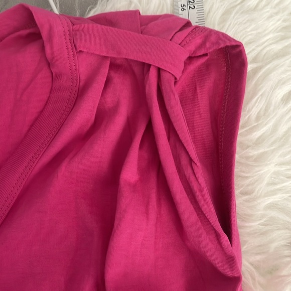 Razzle dazzle pink top size M PTP 19” length 30” - Picture 6 of 6